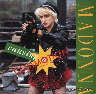 MADONNA causing a commotion P-5226
