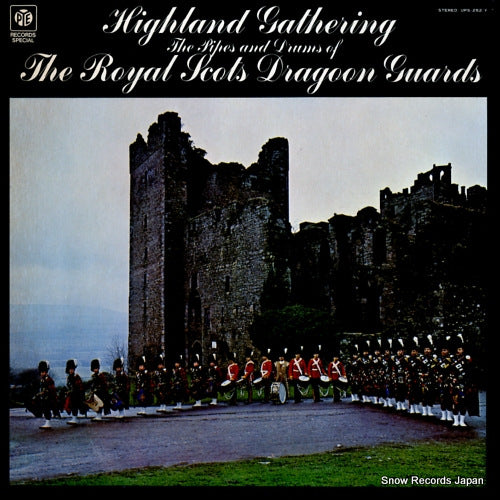 THE PIPES AND DRUMS OF THE ROYAL SCOTS DRAGOON GUARDS highland gathering UPS-252-Y