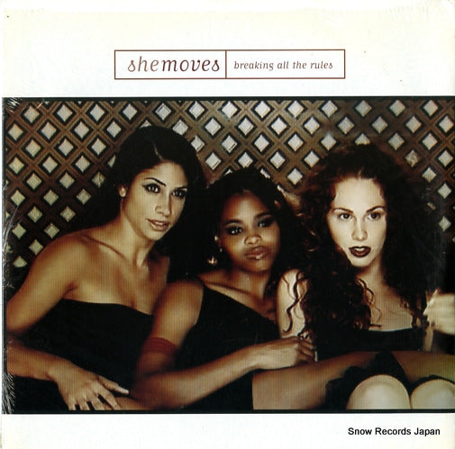 SHE MOVES breaking all the rules GEF12-22304