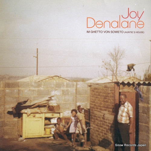 DENALANE, JOY im ghetto von soweto (auntie's house) FOR10376
