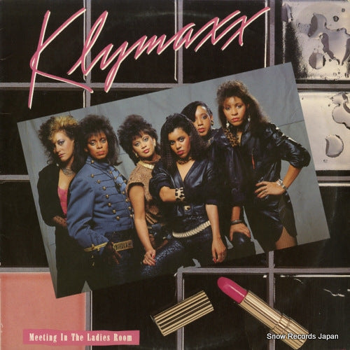 KLYMAXX meeting in the ladies room VIL-6175