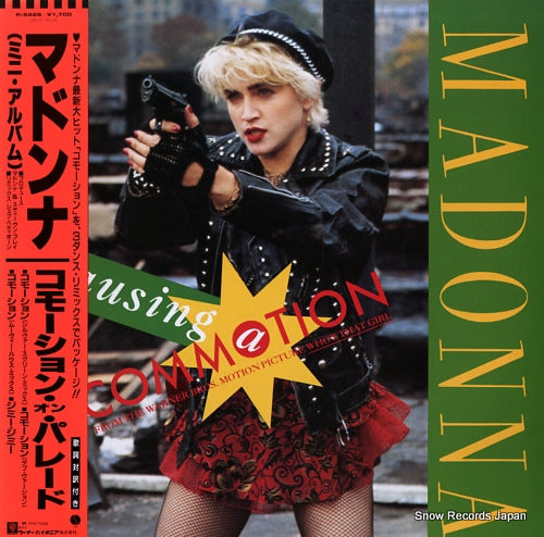 MADONNA causing a commotion P-5226